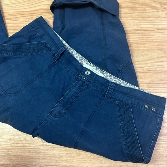 Denver Hayes Navy Cargo Capris 💙 - Picture 3 of 7